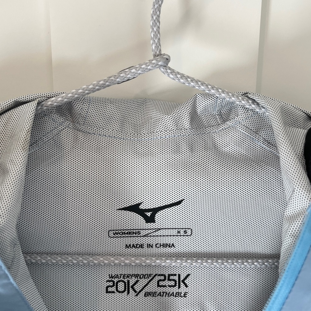 Light Blue (Glacier Lake) Women’s Mizuno Hooded Active wear Jacket - Picture 2 of 12
